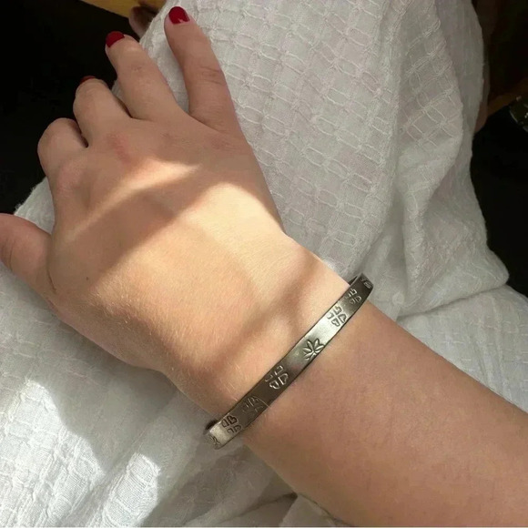 Taxco Mexico sterling silver bangle bracelet with design - Picture 2 of 7